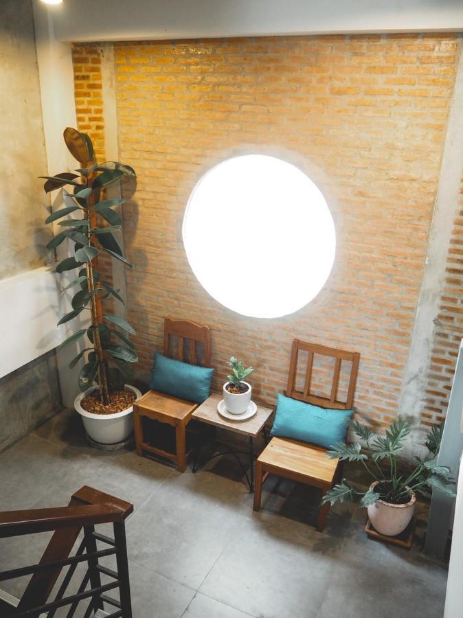 Give Me 5 Hostel Chiang Mai Bagian luar foto